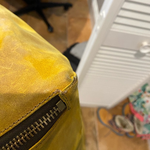 Donald J. Pliner yellow cowhide shoulders bag - Picture 6 of 11